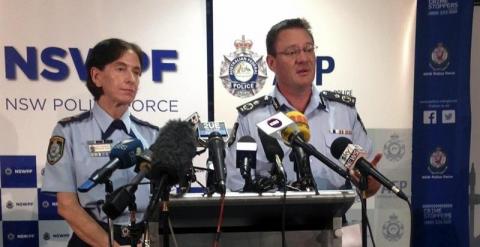 La subdirectora de la Policía de Nueva Gales del Sur, Catherine Burn, y el subdirector de la Policía Federal Australiana, Michael Phelan, durante una rueda de prensa, en Sidney./ EFE