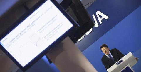 El economista jefe del Grupo BBVA, Jorge Sicilia, durante la presentación del informe 'Situación España'. / JAVIER LIZÓN / EFE