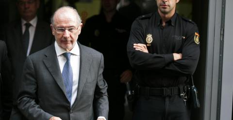 El expresidente de Bankia, Rodrigo Rato, a su salida de la Audiencia Nacional tras declarar el pasado octubre por el uso de las llamadas tarjetas black. REUTERS