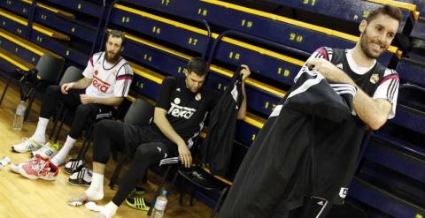 Sergio Rodríguez, Felipe Reyes y Rudy, durante el entrenamiento del Madrid de este miércoles. EFE/Elvira Urquijo A.