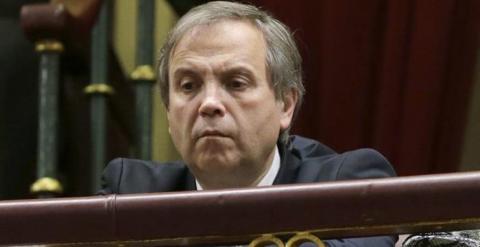 El candidato del PSOE a la Alcaldía de Madrid, Miguel Carmona, sigue desde la tribuna de invitados del Congreso el debate sobre el estado de la nación. EFE/Zipi