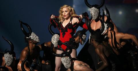 Madonna en su actuación en los premios Grammy. /REUTERS