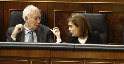 El ministro Margallo junto a Sáenz de Santamaría en el Congreso. EP