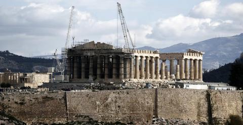 Vista de la Acrópolis de Atenas, con las obras de restauración del Partenón. REUTERS/Alkis Konstantinidis