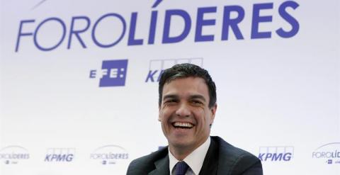 El secretario general del PSOE, Pedro Sánchez, durante su intervención hoy en el encuentro informativo Foro Líderes, organizado por la Agencia EFE y KPMG. / JUAN CARLOS HIDALGO (EFE)