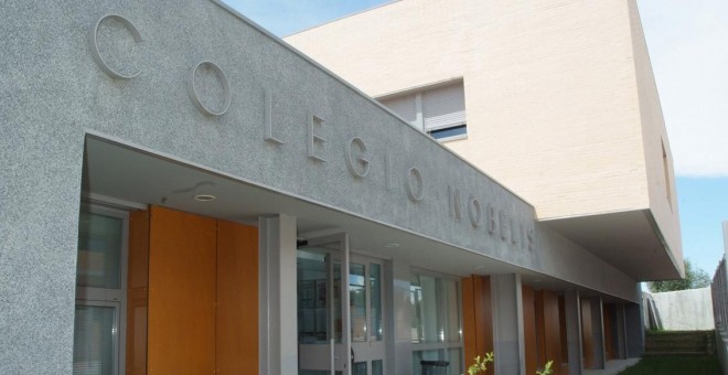 Fachada del colegio Nobelis, en Valdemoro.