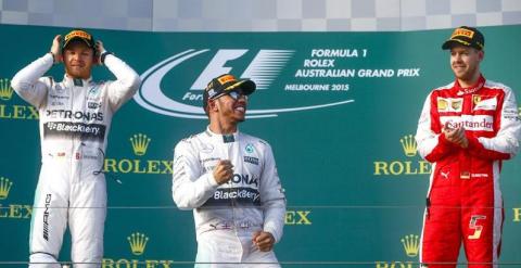 Lewis Hamilton celebra su victoria en el podio junto a Rosberg y Vettel. / DIEGO AZUBLE / EFE