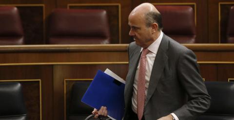 El ministro de Economía, Luis de Guindos, en el pleno del Congreso de los Diputados. EFE/Juan Carlos Hidalgo