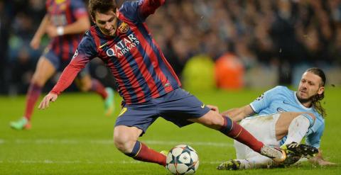 Demichelis, en el momento en que hace falta a Messi en 2014 que le cuesta la expulsión. AFP / PAUL ELLIS
