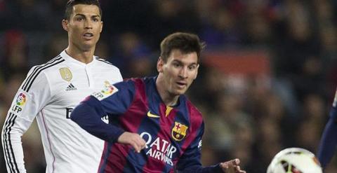 Cristiano y Messi en el clásico de anoche en el Camp Nou. /EFE