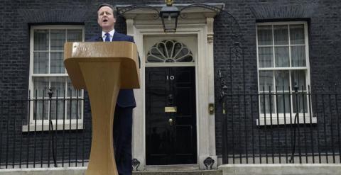 El primer ministro británico, David Cameron, habla a la nación a las puertas del Nº10 de Downing Street. - EFE