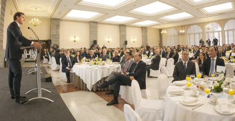 El presidente de Ciudadanos, Albert Rivera, durante su intervención en un desayuno informativo organizado en Las Palmas de Gran Canaria . EFE/Ángel Medina G.