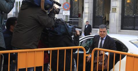 El exconsejero de Empleo de la Junta de Andalucía José Antonio Viera, a su llegada al Tribunal Supremo. EFE/Víctor Lerena