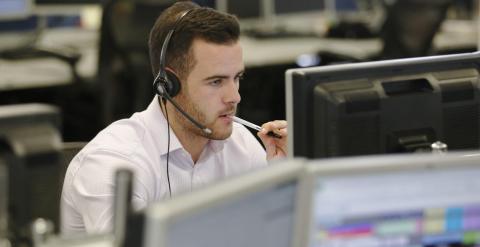 Un operador del mercado de Londres. REUTERS