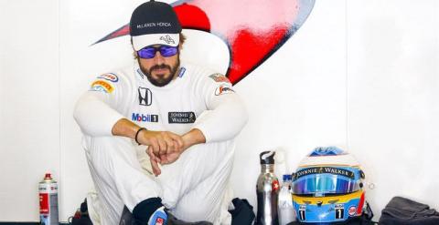 Fernando Alonso después de haber quedado eliminado en la Q1. / DIEGO AZUBEL (EFE)