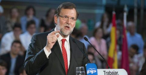 El presidente del Gobierno,Mariano Rajoy, durante su intervención en un acto del partido celebrado hoy en el pabellón Cagigal de Murcia. EFE/Marcial Guillén