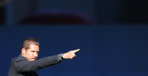 El entrenador del Atletico de Madrid Diego Simeone, durante el partido contra el Deportivo de la Coruña en el estadio de Riazor. REUTERS/Miguel Vidal