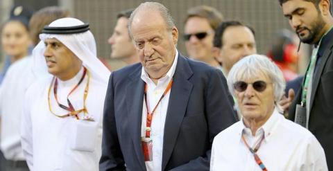 Juan Carlos junto al jefe de la Fórmula 1, Bernie Ecclestone, durante el Gran Premio de Bahrein del pasado fin de semana. - EFE