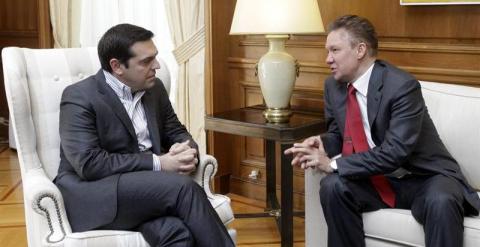 El primer ministro griego, Alexis Tsipras, charla con el presidente de Gazprom, Alexéi Miller, durante su encuentro en Atenas este martes. - EFE