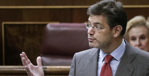 El ministro de Justicia, Rafael Catalá, durante su intervención en el pleno celebrado el 16 de abril en el Congreso de los Diputados. EFE/Emilio Naranjo