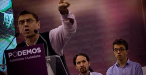 Juan Carlos Monedero durante un mitin en la asamblea fundacional de Podemos junto a Pablo Iglesias e Iñigo Errejón.- JAIRO VARGAS