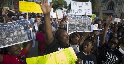 Manifestación en las calles de Baltimore en repulsa por la muerte de Freddie Gray. - EFE