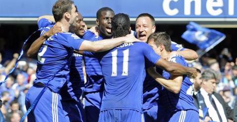 Los jugadores del Chelsea celebran el título liguero. - EFE