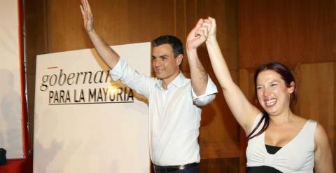 El secretario general del PSOE, Pedro Sánchez (i), y la candidata socialista a la Presidencia del Gobierno de Canarias, Patricia Hernández, en el acto de precampaña ./EFE