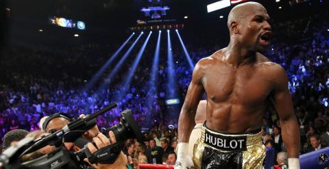 Mayweather celebra su victoria en el combate contra Pacquiao. /REUTERS