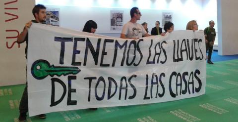 Manifestantes de la PAH protestando contra los deshaucios / A.I