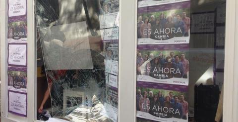 Estado de la caseta de Podemos en Valladolid tras el incidente. EUROPA PRESS