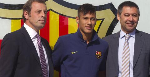 Bartomeu y Rosell rodean a Neymar en el día de su presentación.