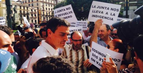 Pedro Sánchez, en medio de la protesta. M.S.