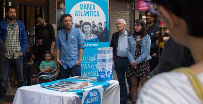 Vermú popular organizado por la Marea Atlántica en A Coruña. / SANDRA G. REY