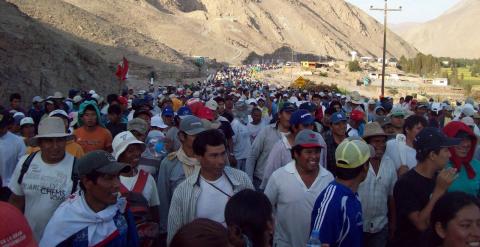 Protestas contra el proyecto minero Tía María, del Grupo México. / ALBERTO ÑIQUÉN