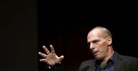 El ministro de Finanzas griego, Yanis Varoufakis, pronuncia una conferencia en  Atenas. REUTERS/Alkis Konstantinidis