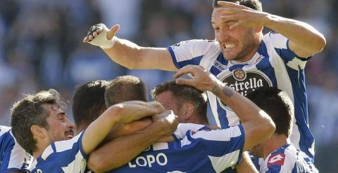 Los jugadores del Deportivo celebran un gol en la penúltima jornada. /EFE