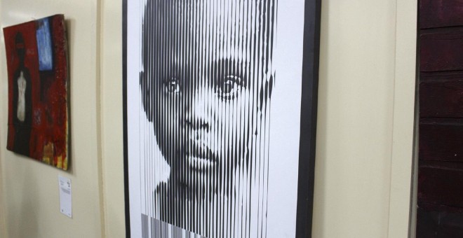 Vista de una de las obras que se pueden contemplar en la exposición 'Arte para acabar con la exclavitud', un proyecto organizado por el Centro para la Concienciación Contra la Trata de Personas (HAART) que muestra en Nairobi, hasta el 30 de mayo, fotograf