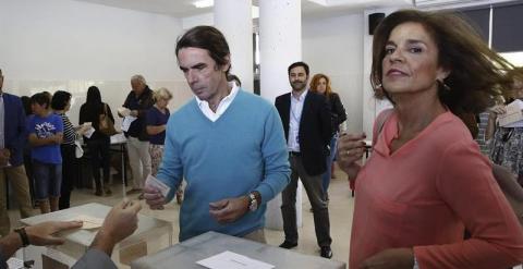 Ana Botella en el colegio electoral en Pozuelo de Alarcón donde votó el pasado domingo en los comicios locales junto a su marido, José María Aznar. / SERGIO BARRENECHEA (EFE)