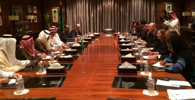 Reunión de la ministra Ana Pastor con el ministro saudí de Transportes en Riad. MINISTERIO DE FOMENTO