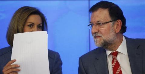 Cospedal y Rajoy, en la sede del Partido Popular. / REUTERS