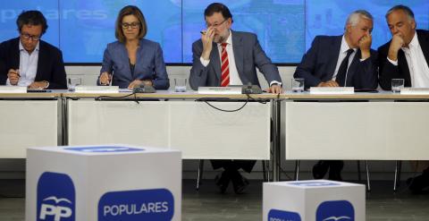 Rajoy con la cúpula del PP en la última reunión del Comité Ejecutivo, en el que se examinaron los resultados del 24-M. REUTERS/Susana Vera