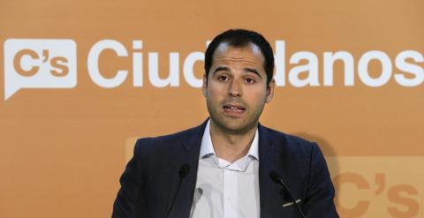 Ignacio Aguado, durante la rueda de prensa que ha ofrecido esta mañana para avanzar las principales líneas del pacto anticorrupción de Ciudadanos. EFE