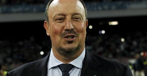 Rafa Benítez sonríe en su último partido con el Nápoles. /REUTERS