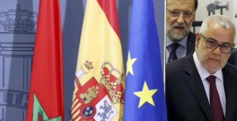 El presidente del Gobierno, Mariano Rajoy (i), y su homólogo marroquí, Abdelilah Benkirán (d), llegan a la rueda de prensa conjunta.- EFE