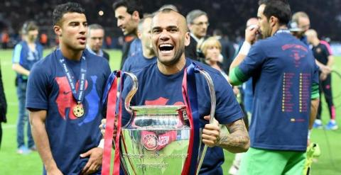 Dani Alves, con la Copa de Europa el sábado en Berlín. /EFE