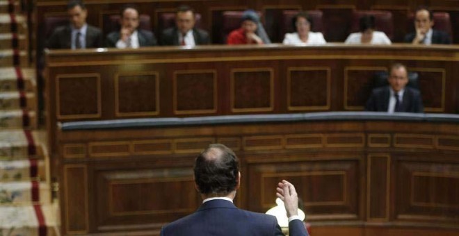 El presidente del Gobierno, Mariano Rajoy, durante su intervención en la sesión de control al Gobierno. / PACO CAMPOS (EFE)