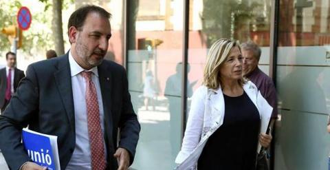 El secretario general de Unió, Ramon Espadaler, y la vicepresidenta del Govern, Joana Ortega, a su llegada hoy a la sede UDC, cuya ejecutiva debate el ultimátum de CDC para que decida esta semana si se suma o no a una lista electoral por la independencia