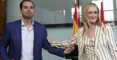 Ignacio Aguado (C's) y Cristina Cifuentes (PP) han cerrado este miércoles el acuerdo para dar la presidencia de la Comunidad de Madrid a la conservadora. EFE