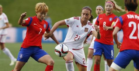 Alexia Putellas (c), durante el partido ante Corea del Sur. EFE/CHRIS ROUSSAKIS